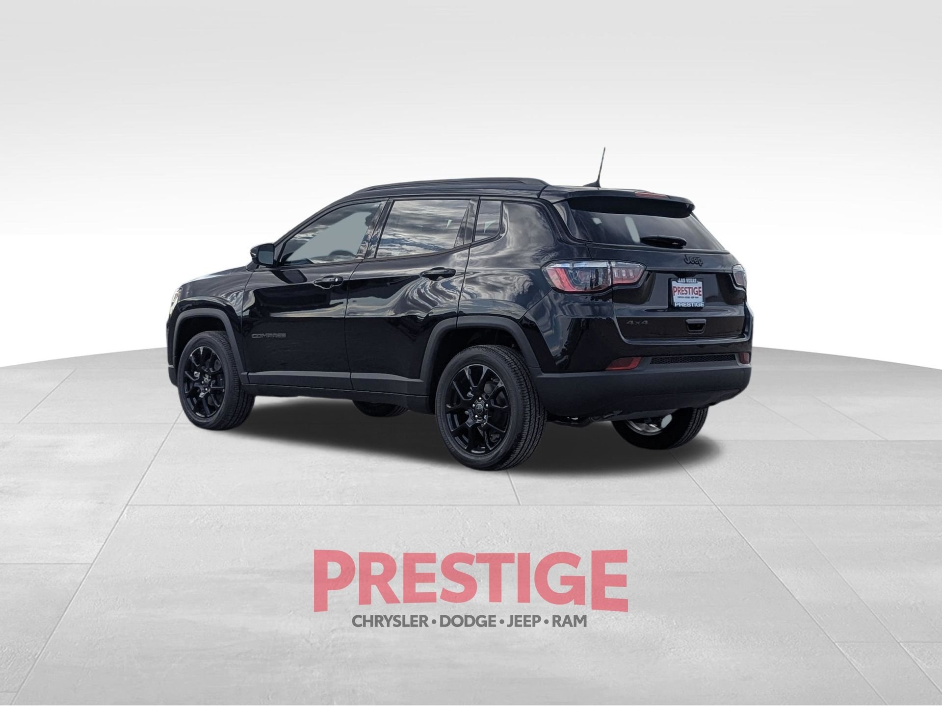 New 2026 Diamond Black Crystal Pearl-Coat Exterior Paint Jeep Latitude image 9