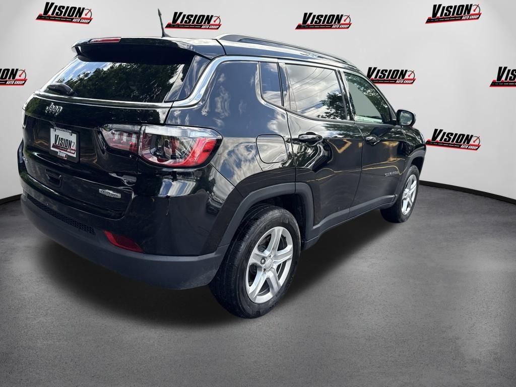 Used 2023 Black Jeep Latitude image 5