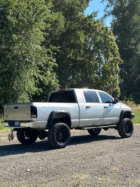 Used 2006 Bright Silver Metallic Dodge SLT image 9