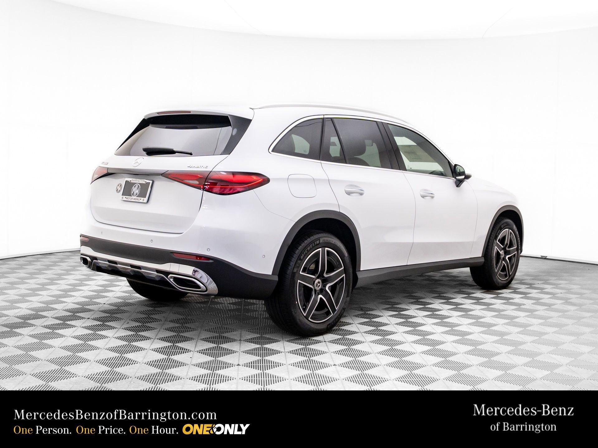 New 2026 MANUFAKTUR Moonlight White Metallic Mercedes-Benz GLC 300 image 45