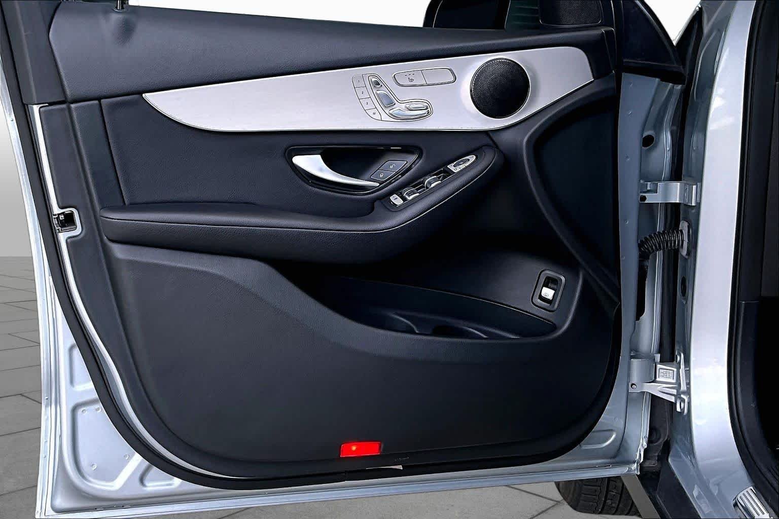 Used 2022 Black Mercedes-Benz GLC 300 image 19