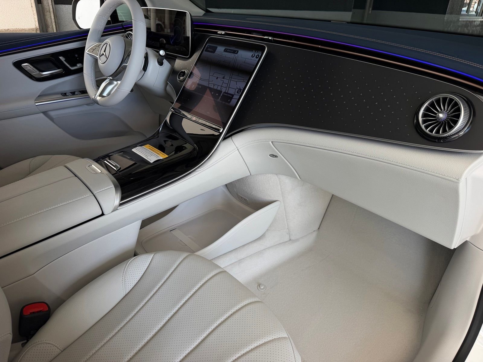 New 2027 Polar White Mercedes-Benz EQE 320+ image 15