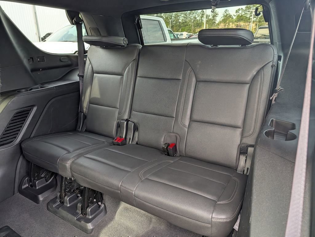 Used 2022 Black Chevrolet Z71 image 16