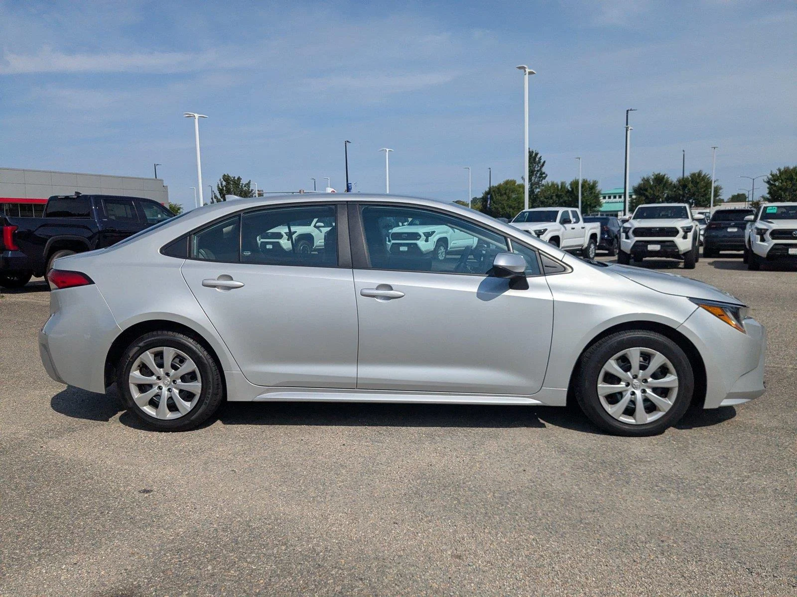 Used 2024  Toyota LE image 3