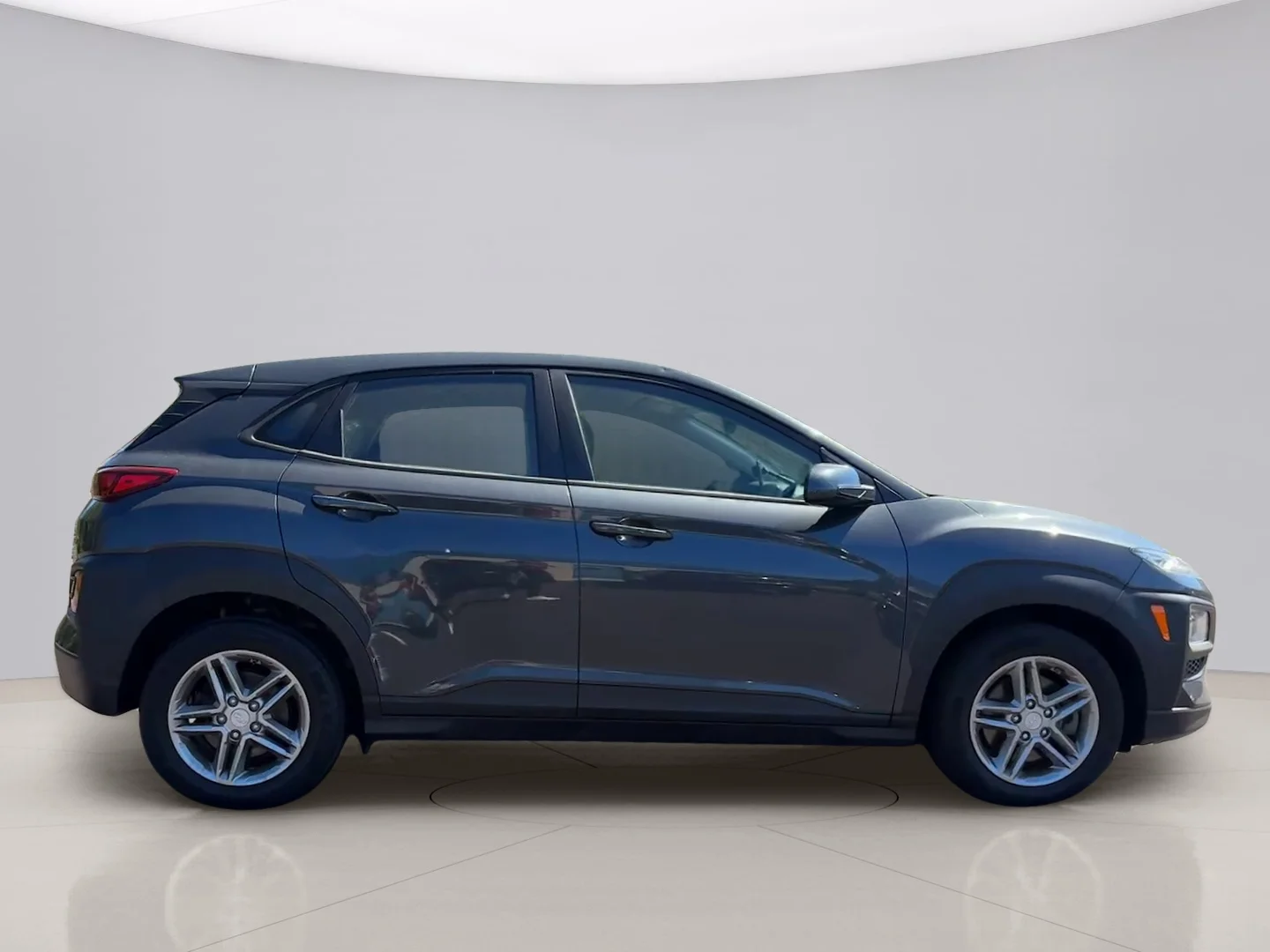 Used 2019 Gray Hyundai SE image 6