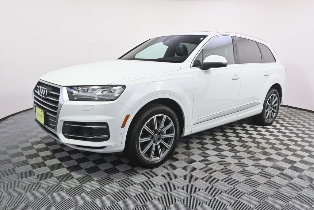 Used 2019 Audi Q7 Prestige with VIN WA1VAAF74KD021632 for sale in St. Louis Park, Minnesota