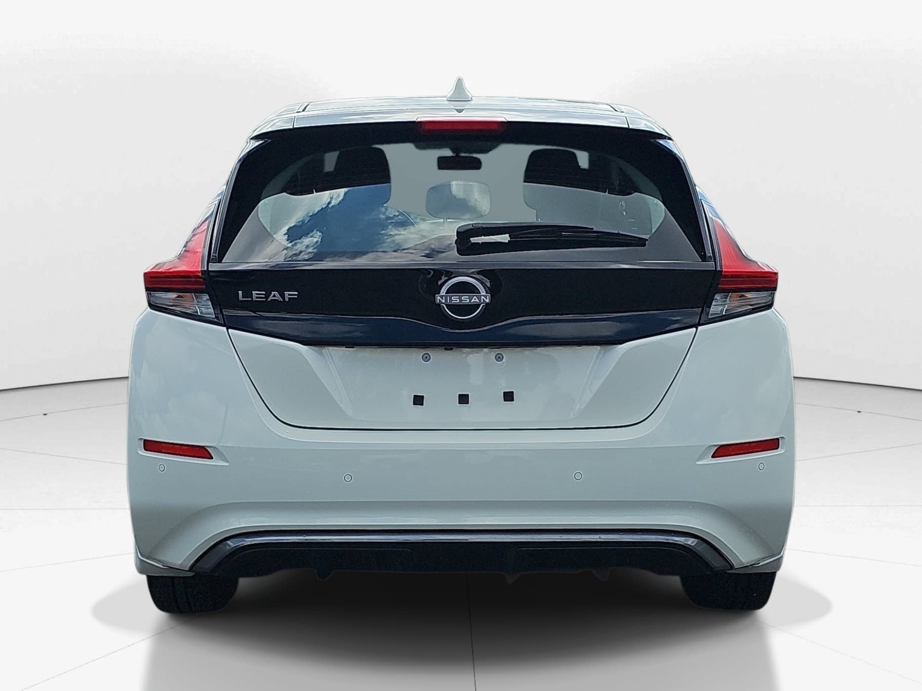 Used 2025 Glacier White Nissan S image 4