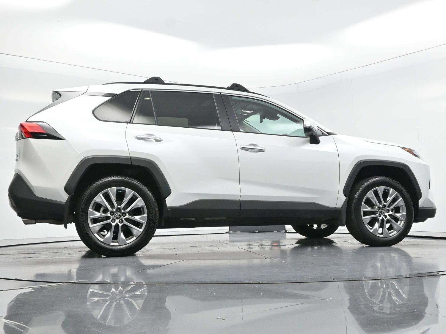 Used 2025 Wind Chill Pearl Toyota Limited image 52
