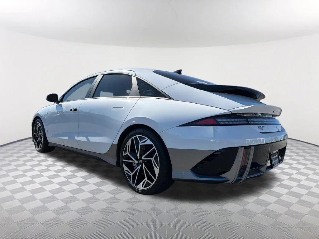 Used 2024 White Hyundai SEL image 7