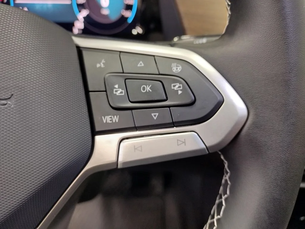 New 2026 White Volkswagen SE w/Technology image 29