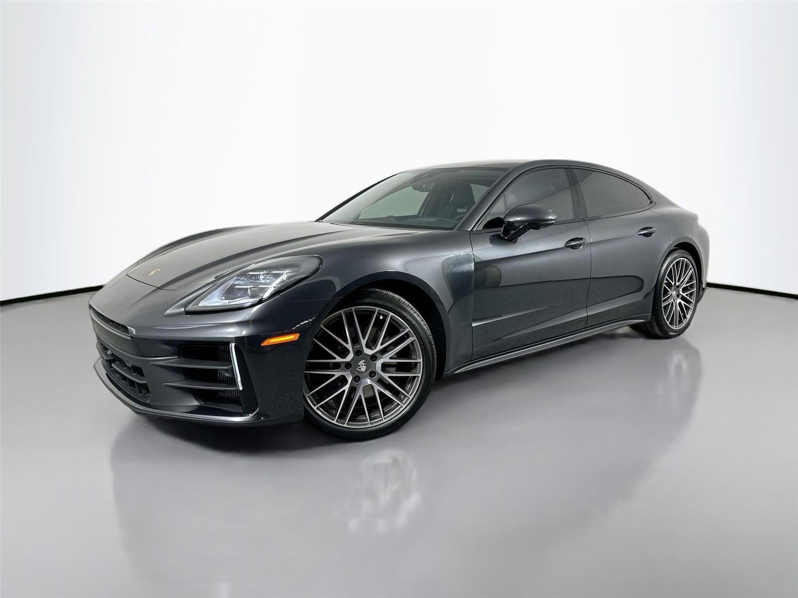2024 Porsche Panamera 4's photo