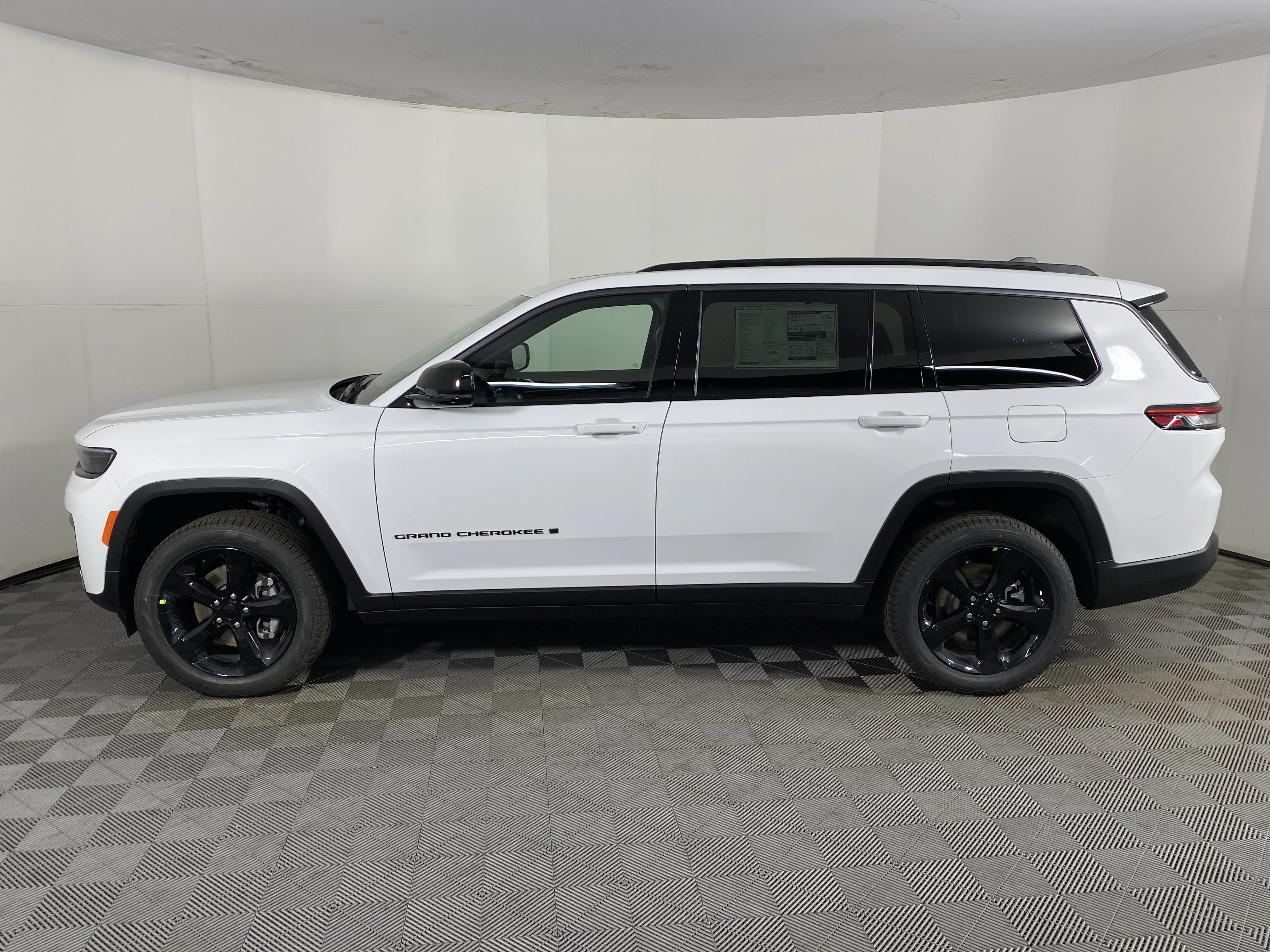New 2026 Bright White Clear-Coat Exterior Paint Jeep Limited image 11