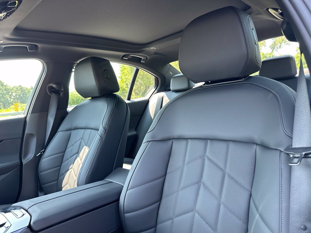 New 2027 Brooklyn Grey Metallic BMW 550e xDrive image 16