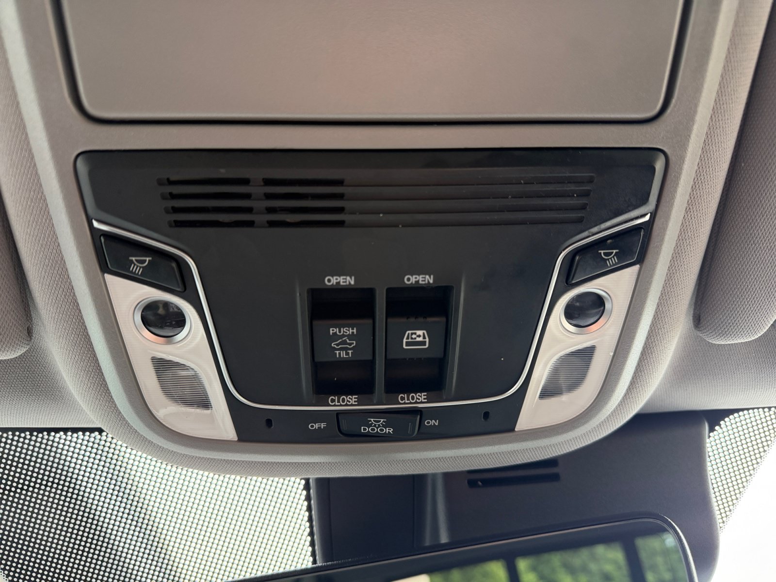 Used 2025 White Honda RTL image 26