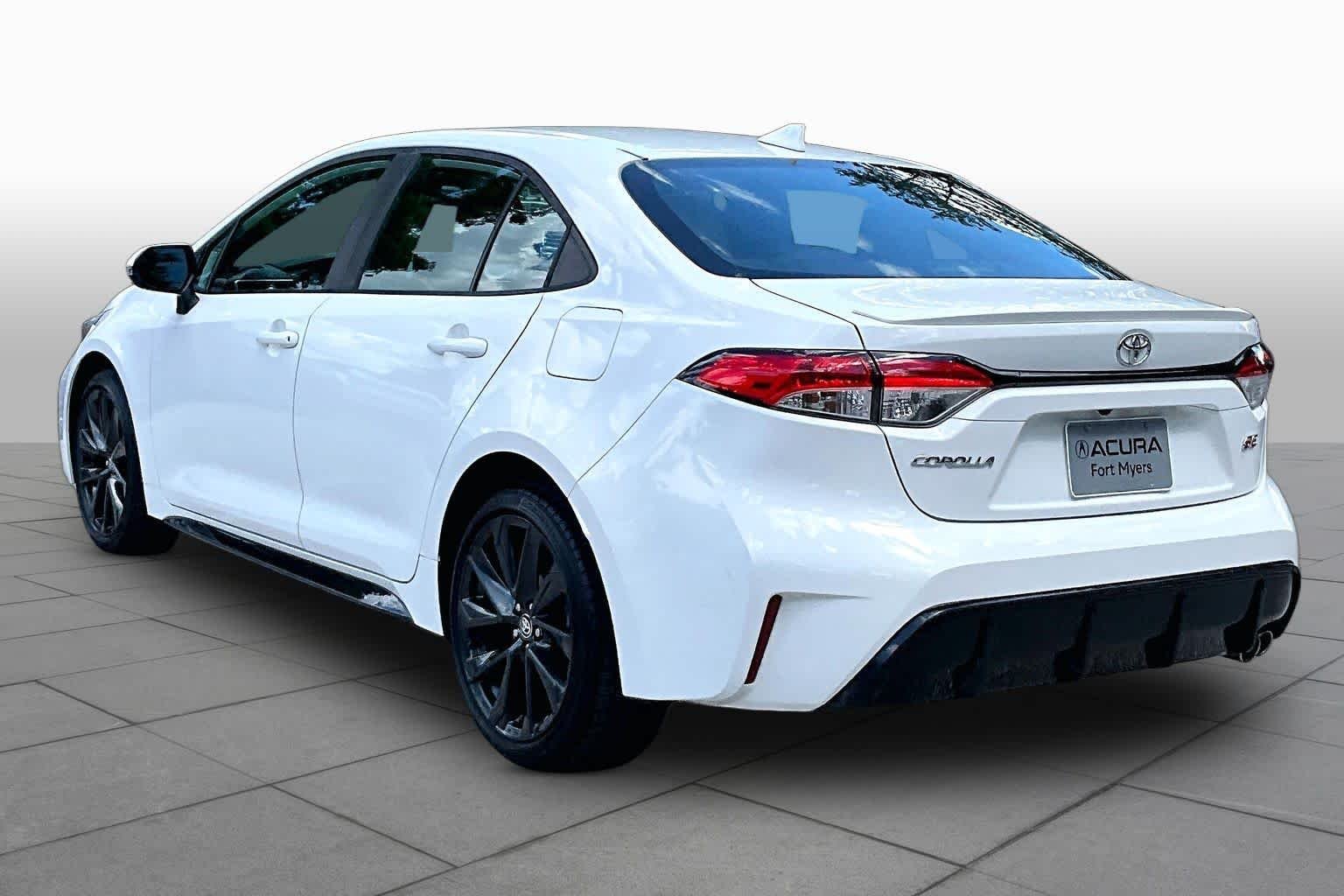 Used 2024 Ice Cap Toyota SE image 12