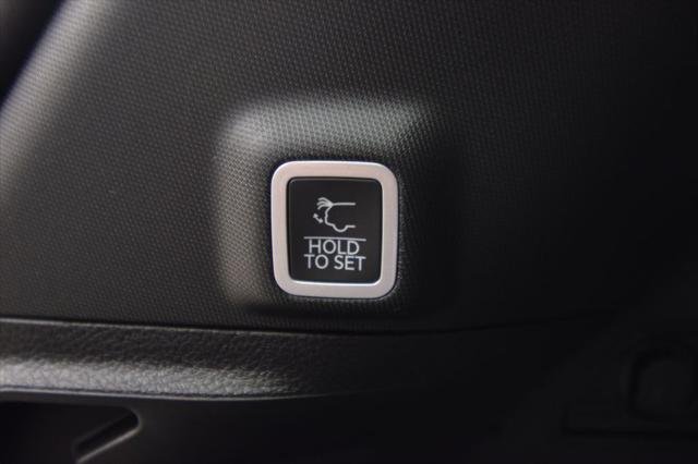 New 2026 Diamond Black Crystal Pearlcoat Jeep Limited image 37