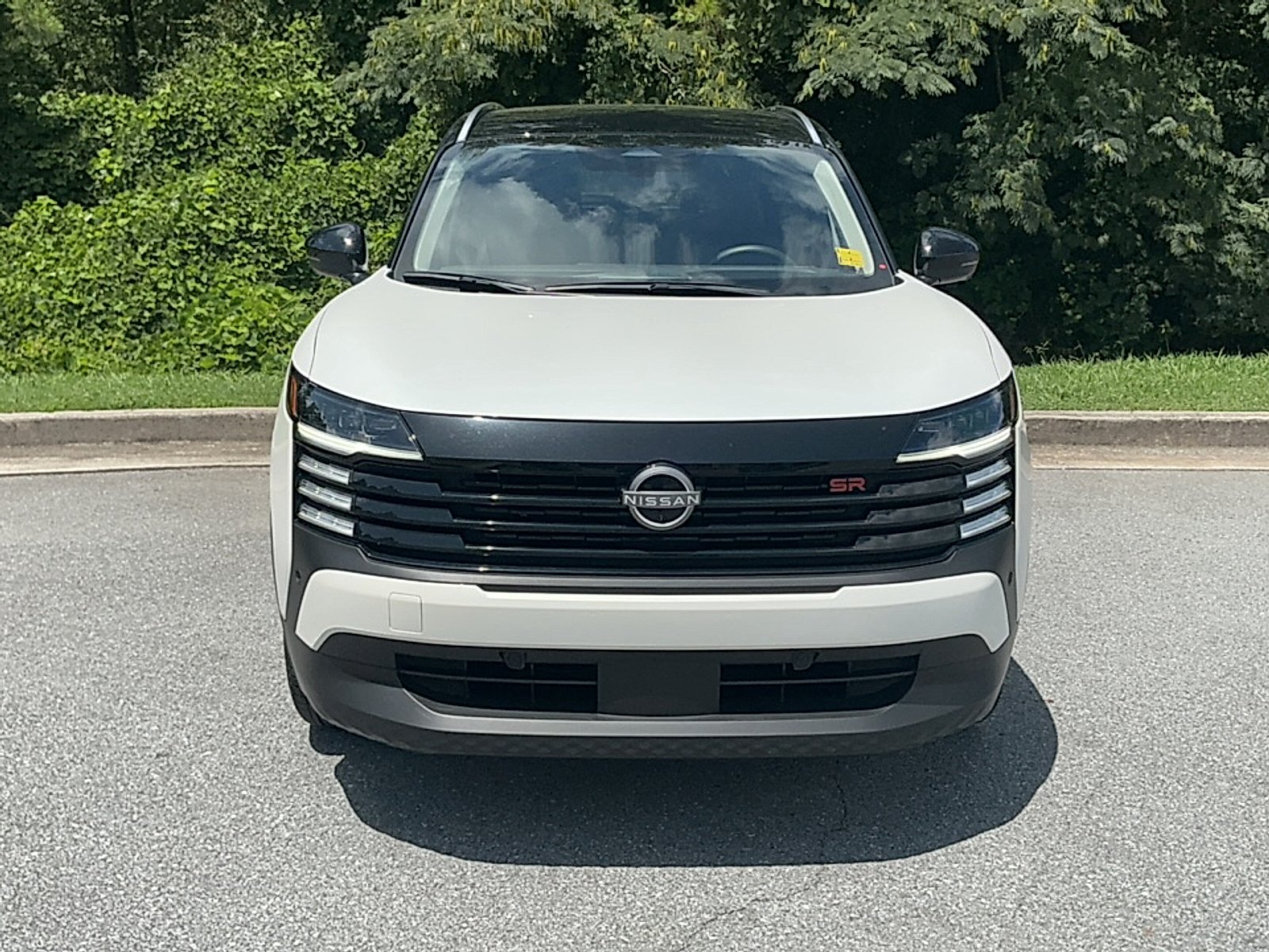 Used 2025 Aspen White Tricoat/Super Black Nissan SR FWD image 15