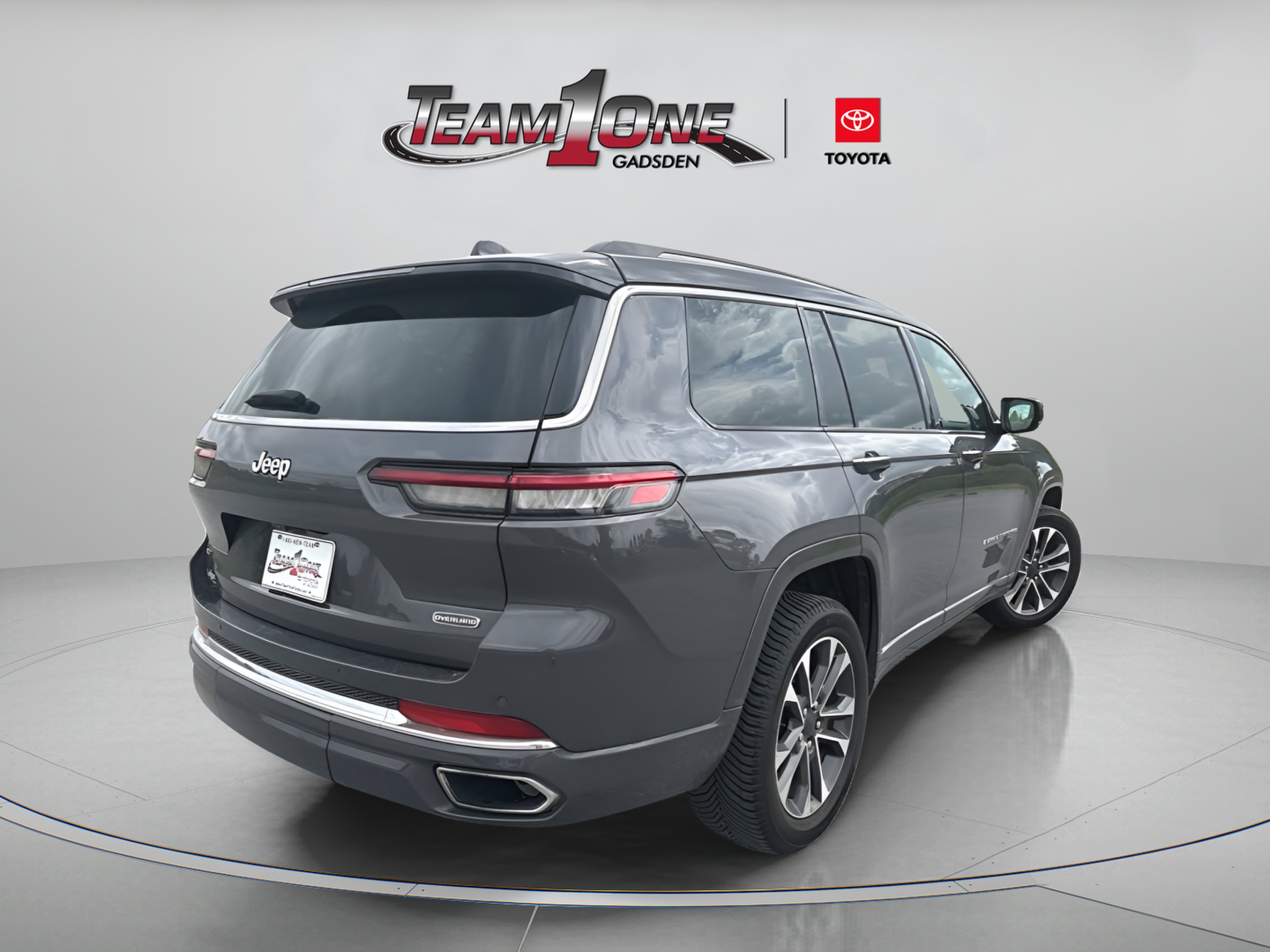 Used 2023 Baltic Gray Metallic Clearcoat Jeep Overland image 9