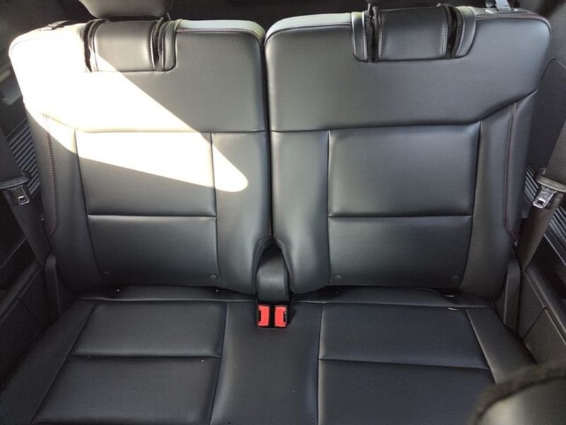 Used 2025 Carbonized Gray Metallic Ford ST-Line image 9
