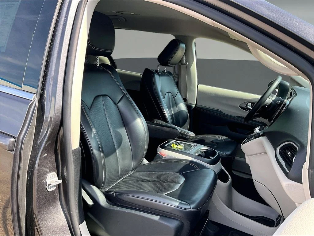 Used 2023 Gray Chrysler Touring L image 33