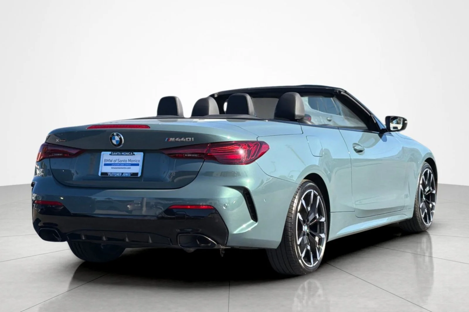 Used 2025 Cape York Green Metallic BMW M440i xDrive image 5
