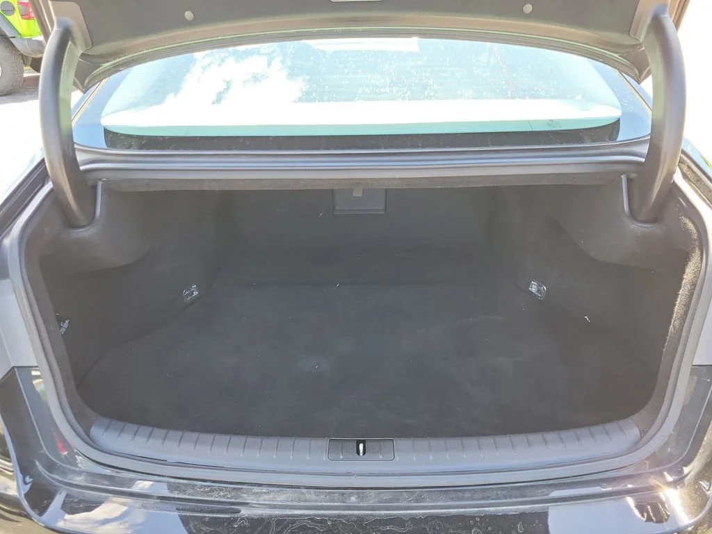 Used 2015 Black Hyundai 3.8 image 6