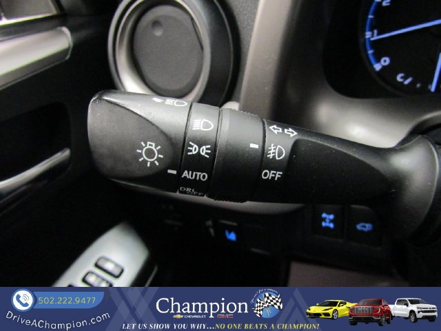 Used 2018 Silver Toyota XLE image 24