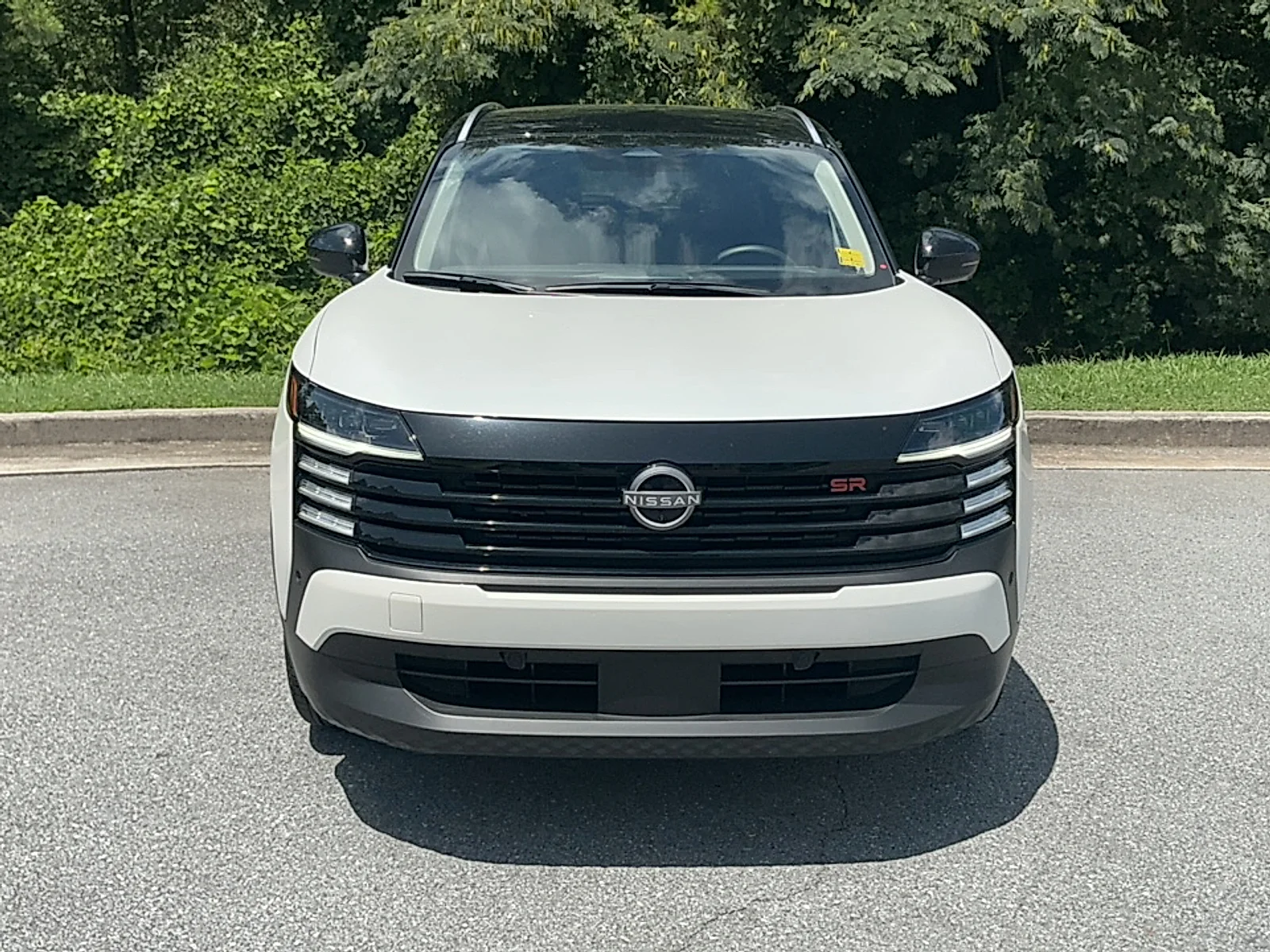 Used 2025 Aspen White Tricoat/Super Black Nissan SR FWD image 15
