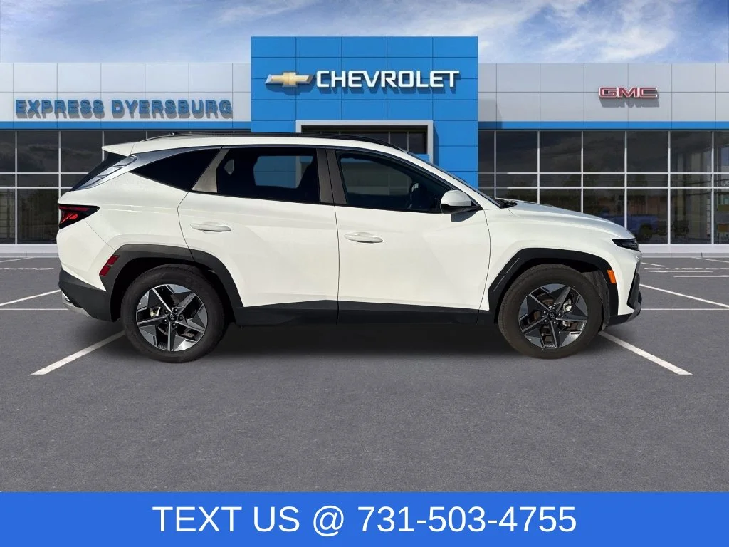 Used 2025 White Hyundai SEL image 8