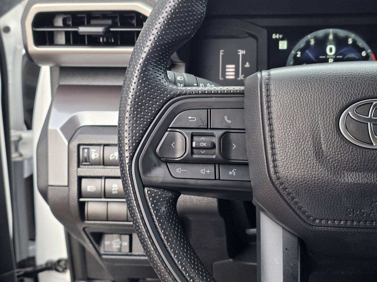 2025 Toyota Tacoma SR5 - Photo 24