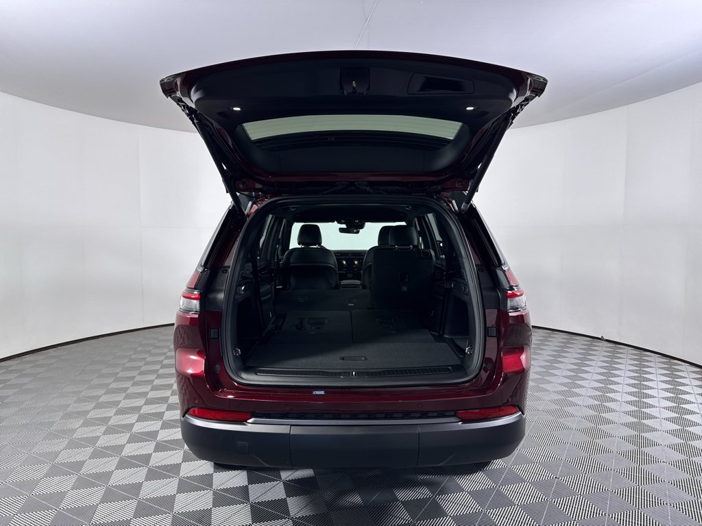 New 2026 Velvet Red Pearl-Coat Exterior Paint Jeep Laredo Altitude image 10