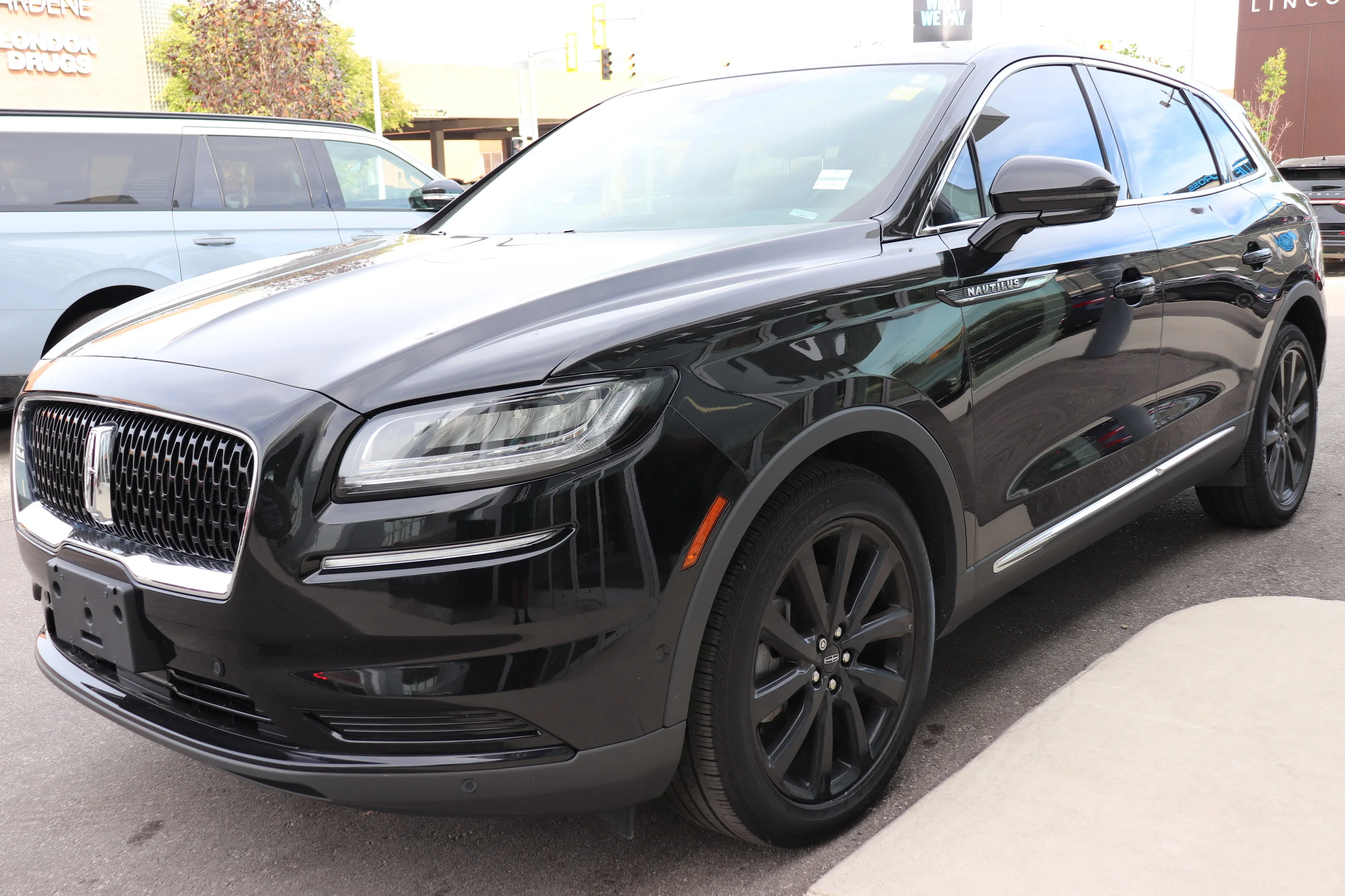Used 2023 Black Lincoln Reserve image 5