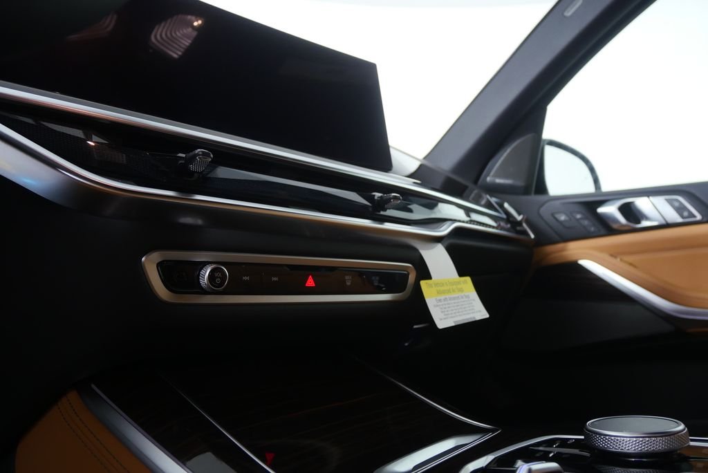 New 2026 Dravit Grey Metallic BMW xDrive50e image 20