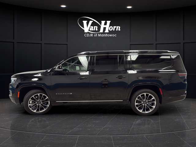 Used 2023 Diamond Black Crystal Pearlcoat Jeep Series III image 4