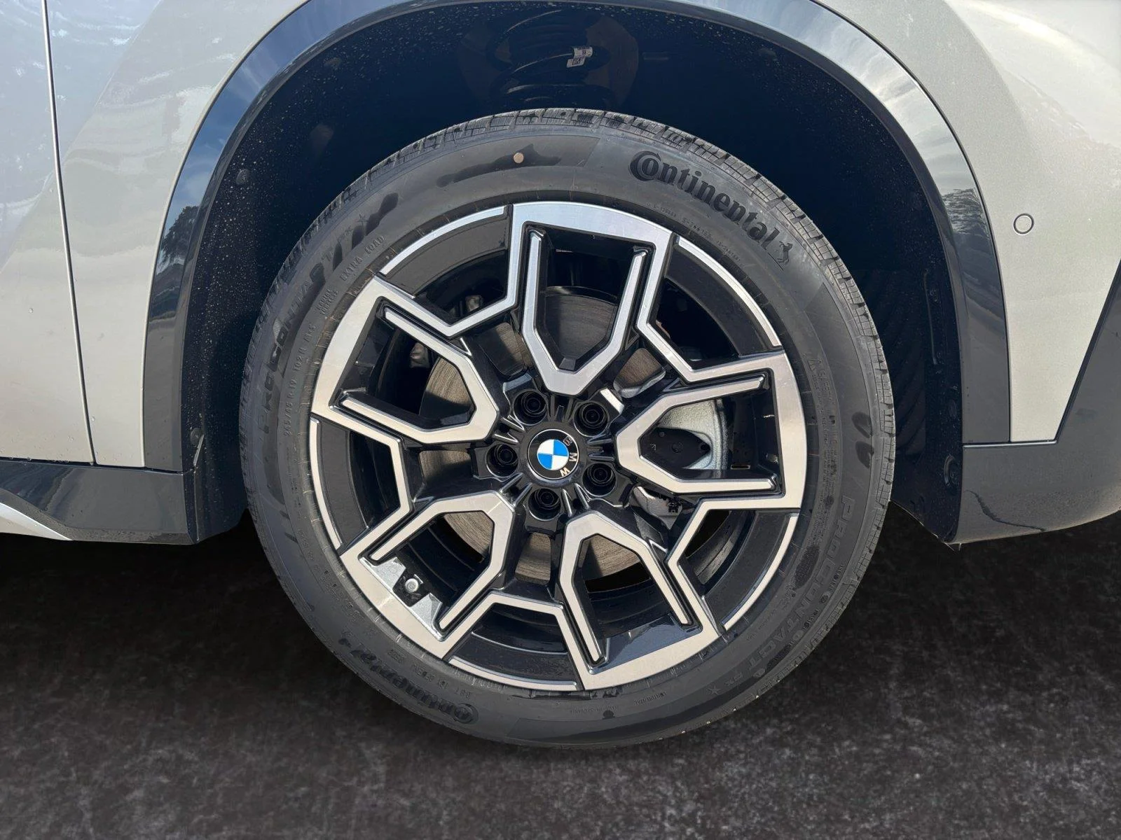 New 2027 Space Silver Metallic BMW xDrive28i image 29