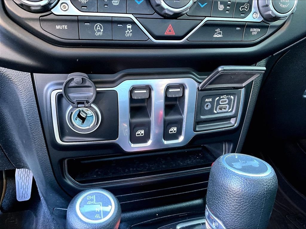 Used 2023 Granite Crystal Metallic Clearcoat Jeep Sport S image 27