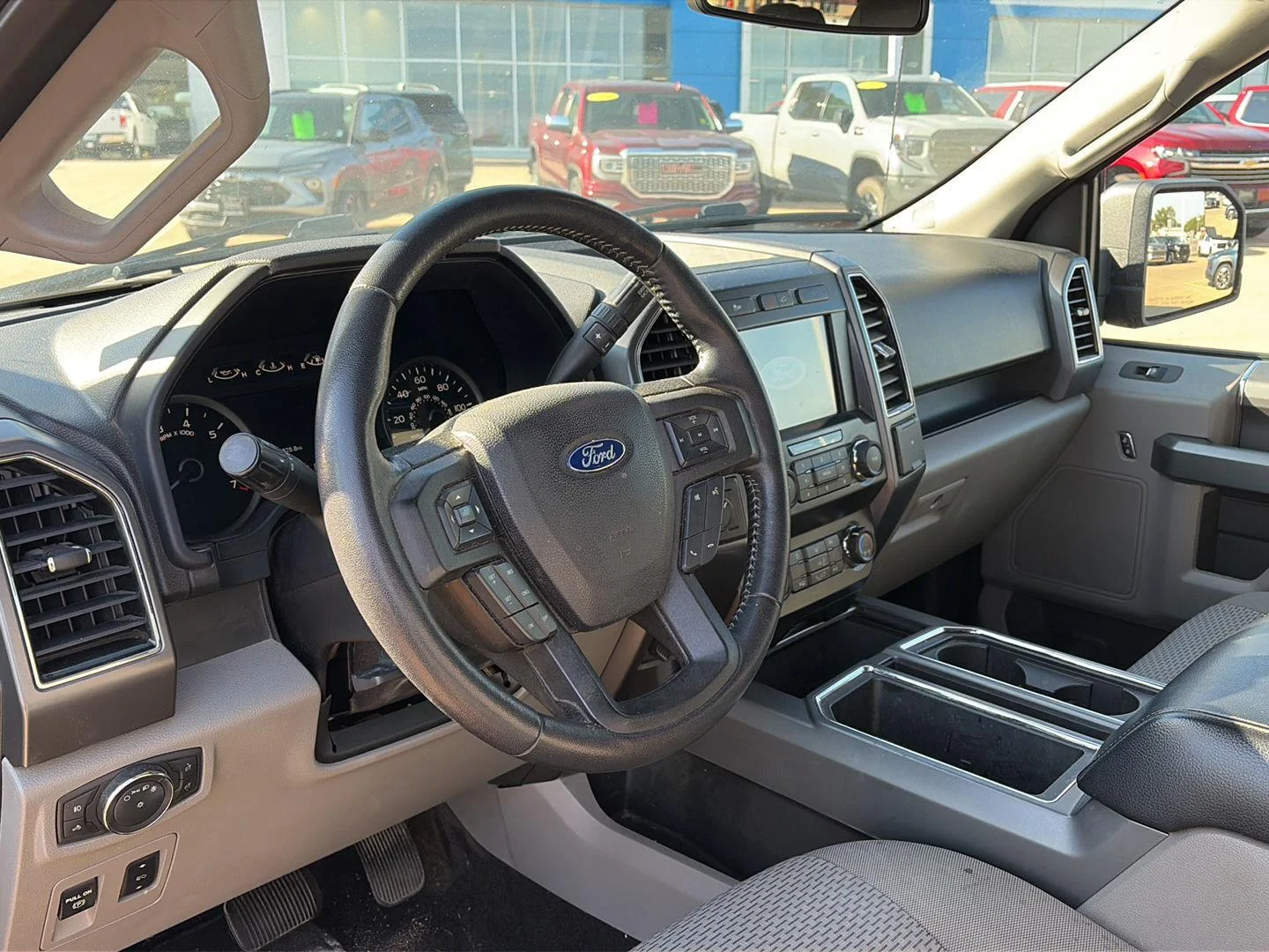 Used 2019 Blue Ford XL image 13