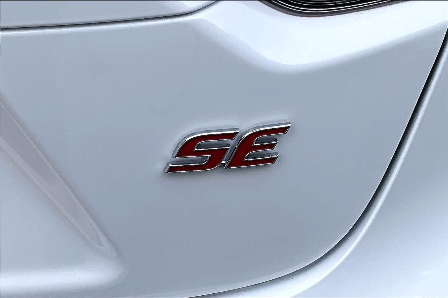 Used 2026 Ice Cap Toyota SE image 10