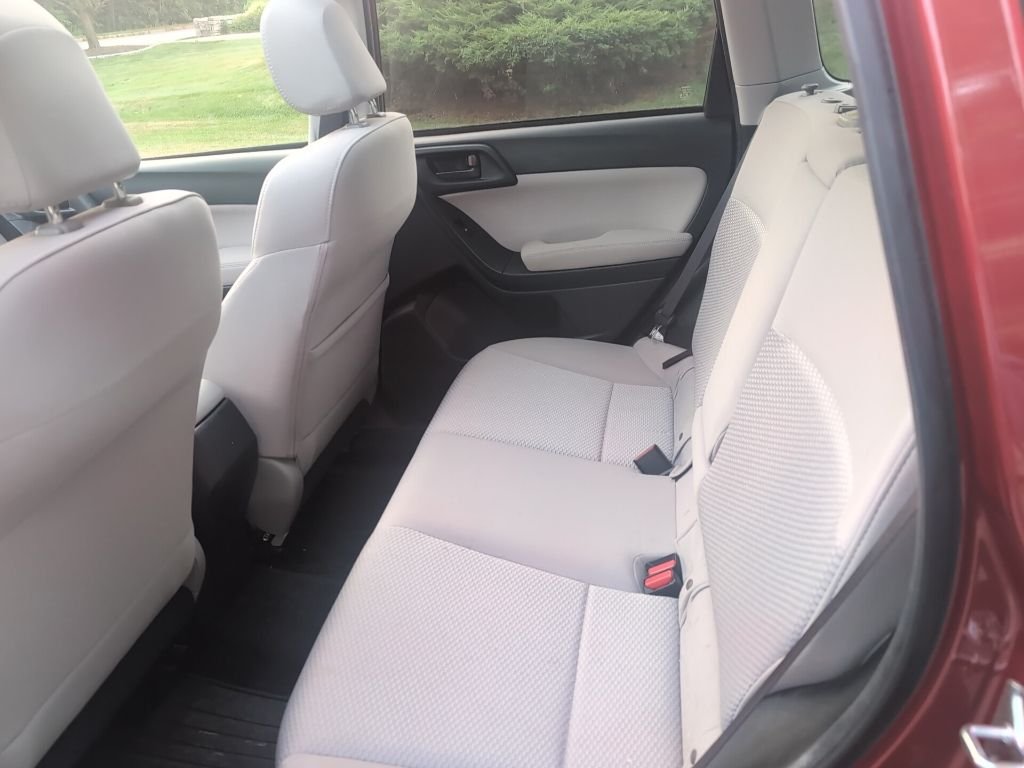 Used 2015 Red Subaru 2.5i Premium image 6