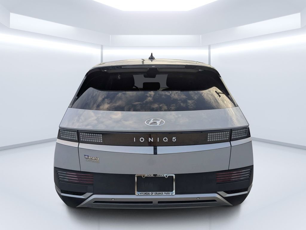 Used 2024 Gray Hyundai SE image 4