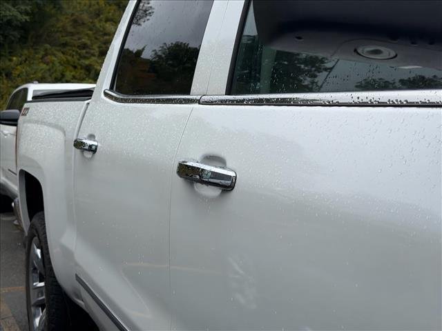 Used 2017 Iridescent Pearl Tricoat Chevrolet LTZ image 8