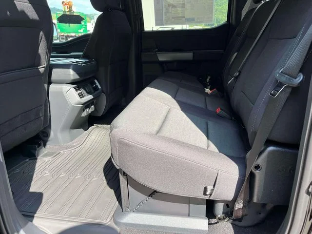New 2026 Agate Black Metallic Ford XLT image 17