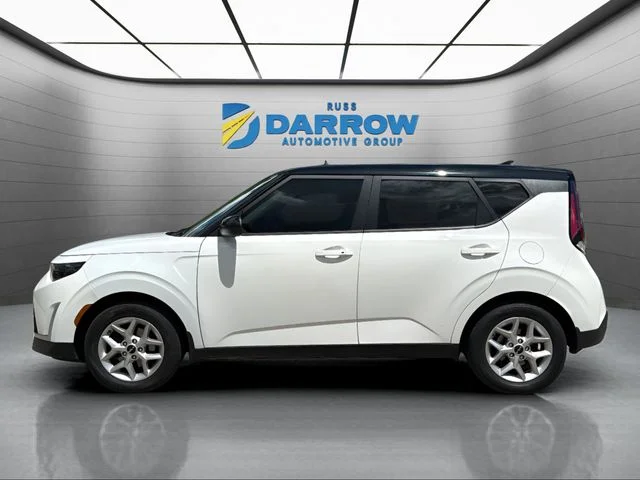 Used 2023 White Kia S image 2