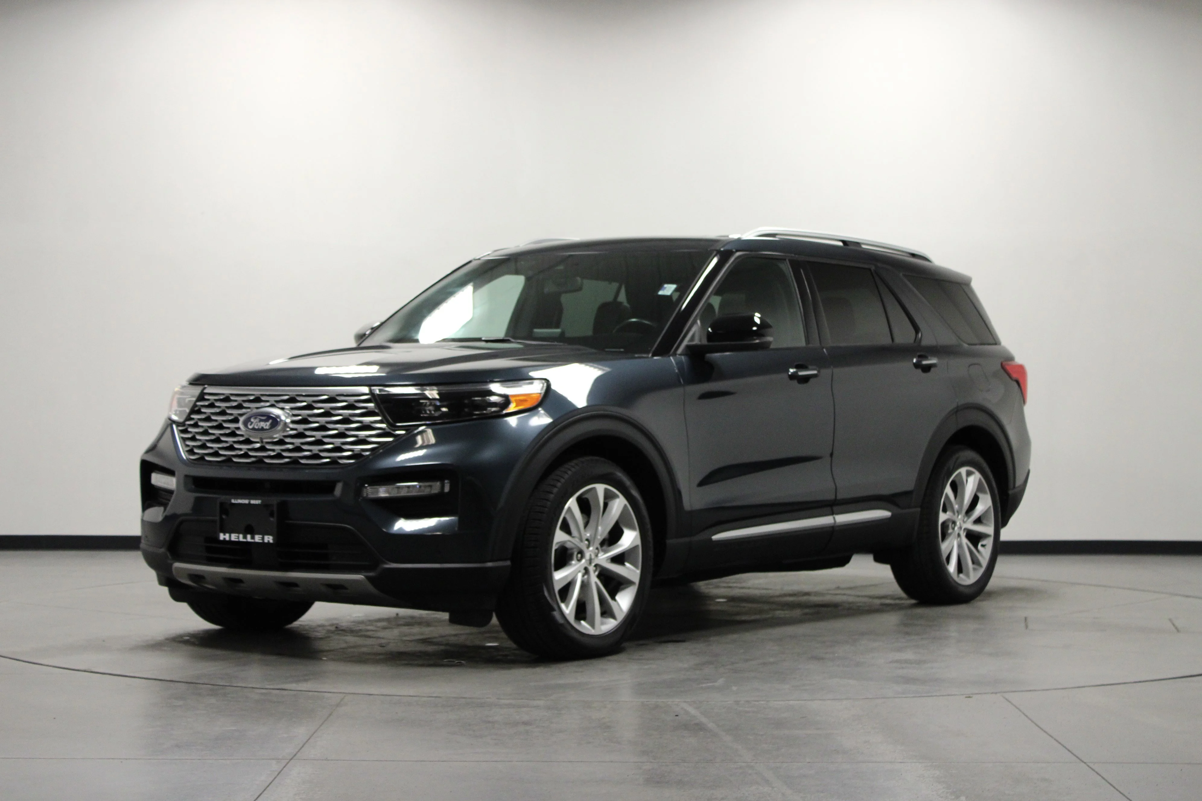 Used 2022 Blue Metallic Ford Platinum image 8