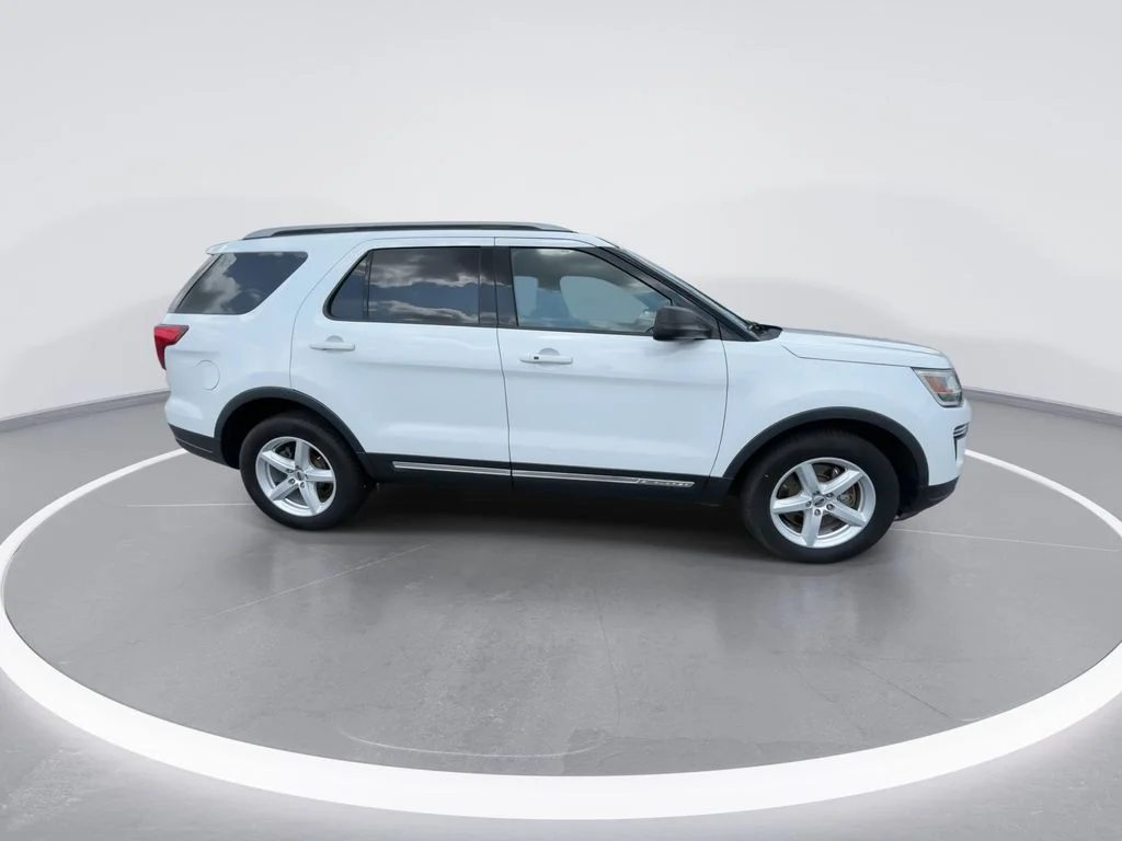 Used 2018 White Ford XLT image 9