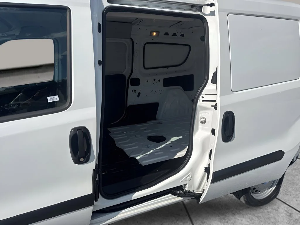 Used 2022 White Ram Base image 23
