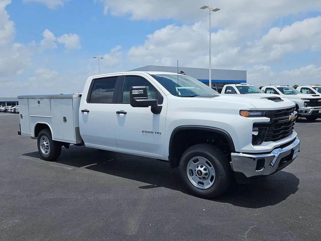 New 2026 Summit White Chevrolet WT image 9