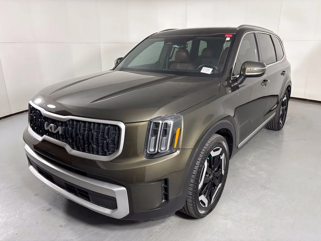 Used 2023 Green Kia EX image 4