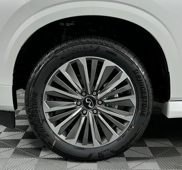 New 2026 RADIANT WHITE INFINITI Luxe 2WD image 10