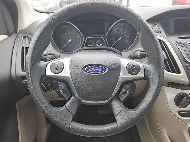 Used 2013 Race Red Ford SE image 8